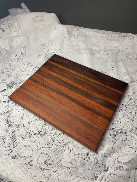 Medium cutting board