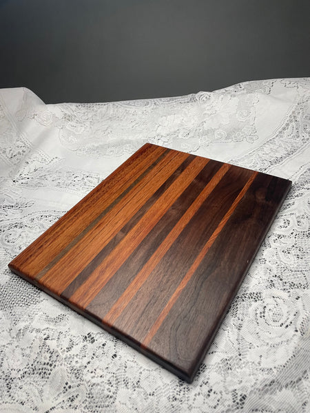 Medium cutting board