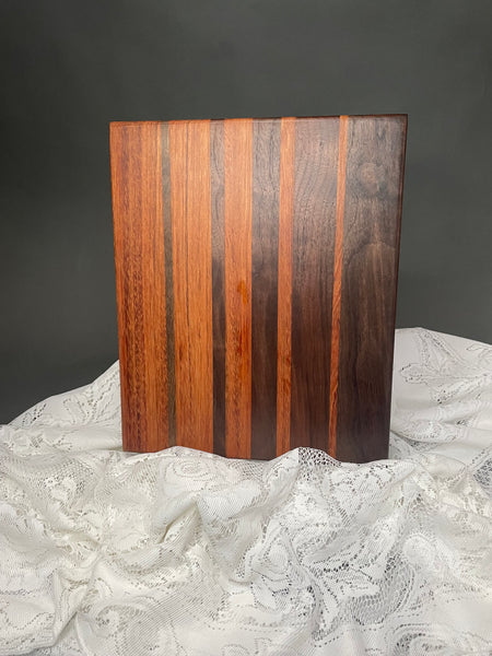 Medium cutting board